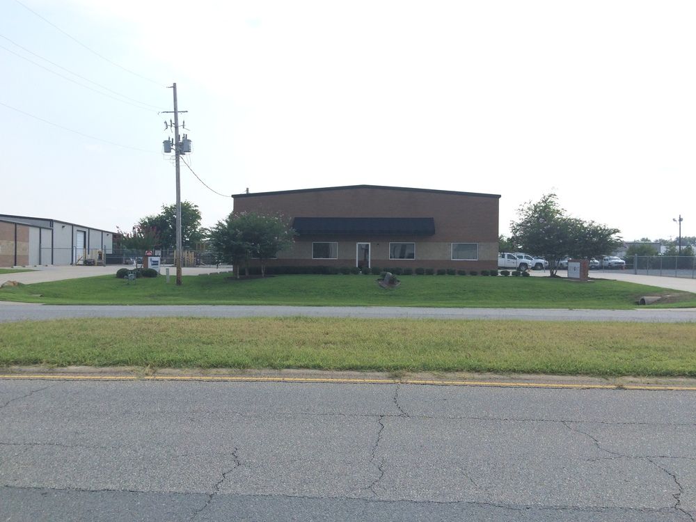 Industrial For Lease: 4904 Hazel Jones Rd, Bossier City, LA 71111